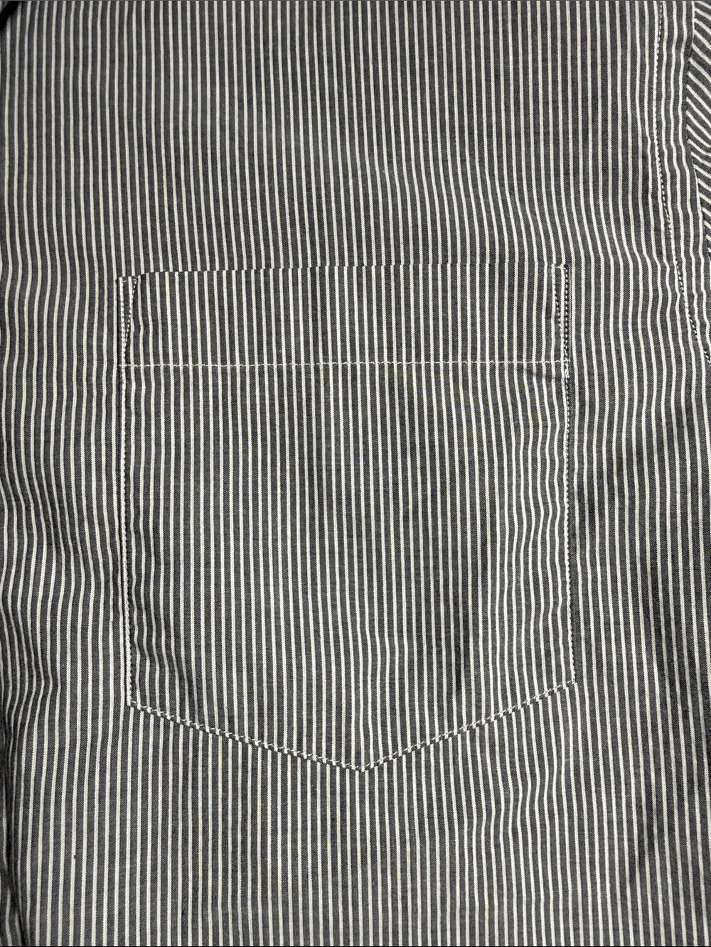 Banana Republic Men's Short Sleeve Button-Down Shirt in Gray/White Stripe